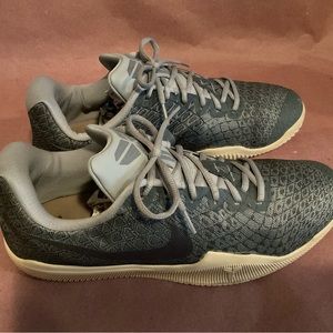 Men’s Nike Kobe Mamba Athletic Shoes Size 13M Grey #852473